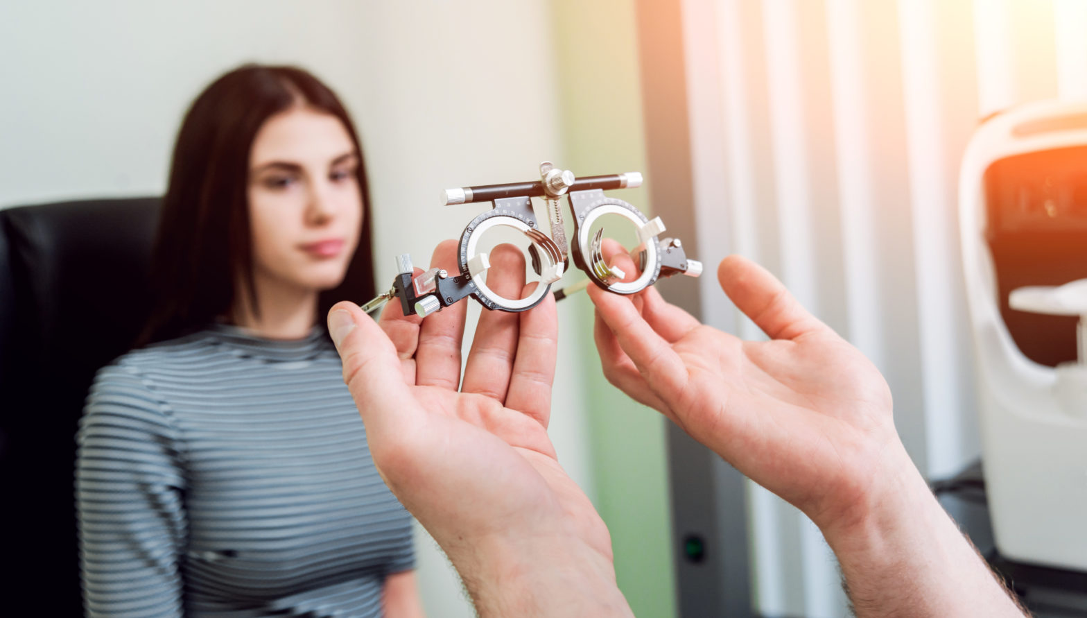 Do Patients Experience Light Sensitivity After Cataract Surgery? Understanding and Managing Photophobia